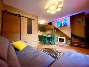 Duplex rénové - 3 CHAMBRES 8 PERS dernier étage