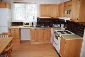 Nice house with new bathroom, good accessibility