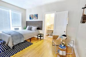 Global Cup 1920s Urban Charm, Lower-Greenville Ave Area