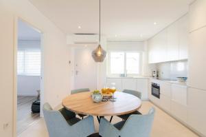 Mar a Vista - Condominium with Pool, Gym and Sea Views