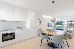 Mar a Vista - Condominium with Pool, Gym and Sea Views