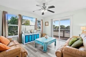 Beachside Serenity Escape - Private 3BR and 2BA, DOG FRIENDLY Duplex Oasis, Steps to Shore! - 因迪兰提克