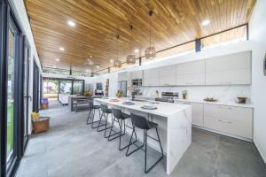 Playa Potrero - NEW modern house, pool in guitar shape - Casa Guitarra