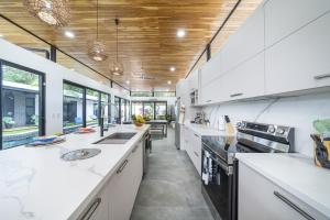 Playa Potrero - NEW modern house, pool in guitar shape - Casa Guitarra