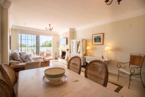 Ático familiar con terraza y bonitas vistas al mar en Marbella - Rio Real 282G