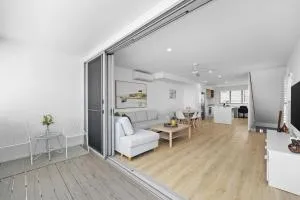 Azure River Side Townhouse - Diddillibah