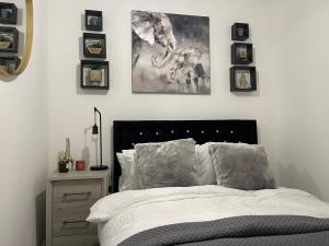 Short Stopzzz & Indoor Hot Tub