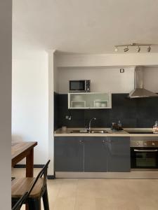 Cozy 1 Bedroom Apartment with Sea View