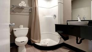 Double Room - Disability Access - Roll In Shower room in Motel 6-Arcata CA - Humboldt University