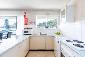 Shoal Towers, Unit 2 11 Shoal Bay Rd Air Conditioning Wifi free Netflix water views