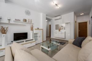 Family friendly apartments with a swimming pool Kukci, Porec - 20263