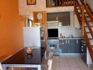 Appartement près de la plage avec balcon et parking, idéal pour 6 personnes - FR-1-387-154