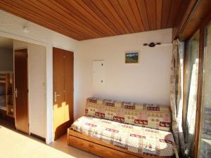 Studio cabine au pied des pistes avec balcon et parking gratuit, proche commerces - Auris en Oisans - FR-1-297-69