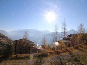 Studio cabine au pied des pistes avec balcon et parking gratuit, proche commerces - Auris en Oisans - FR-1-297-69