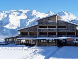 Studio cabine au pied des pistes avec balcon et parking gratuit, proche commerces - Auris en Oisans - FR-1-297-69
