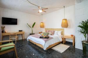 Rooftop Hot Tub! 3 levels, 5Bedroom in Villa Noria