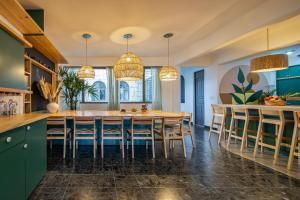 Rooftop Hot Tub! 3 levels, 5Bedroom in Villa Noria