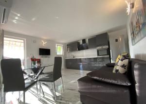 Apartment in Okrug Gornji with balcony, air conditioning, WiFi, dishwasher 5048-1