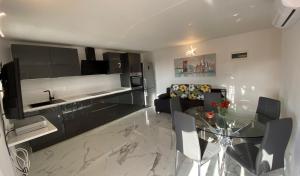 Apartment in Okrug Gornji with balcony, air conditioning, WiFi, dishwasher 5048-1