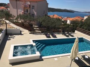 Apartment in Okrug Gornji with sea view, balcony, air conditioning, WiFi 5048-4