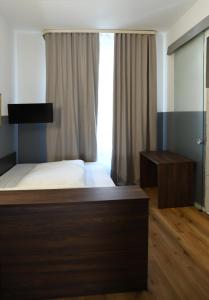 Single Room room in Hotel Apadana Frankfurt