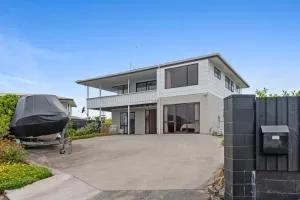 Manaia View - One Tree Point Holiday Home - Tamaterau