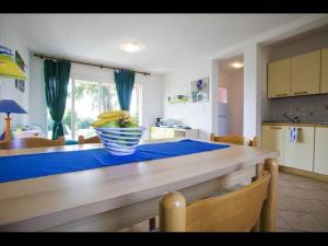 Apartment for 8 people with 2 bathrooms, on the sea