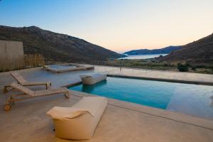 Homa Serifos pool villas