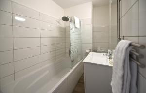 Hotels L'Aiglon Bylitis : photos des chambres