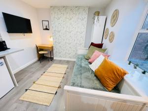 Hackney Studios by Sleepy