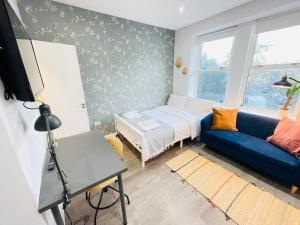 Hackney Studios by Sleepy