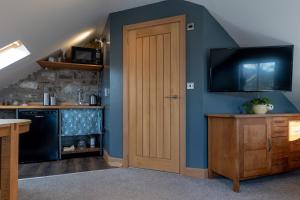 Stunning rural stay with idyllic views & great location