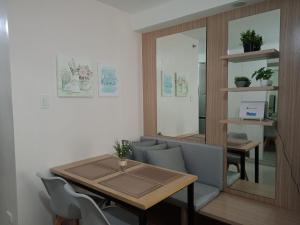 Cozy 1233 the persimmon studio near sm and ayala