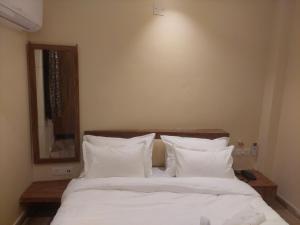 DREAM HOTEL