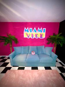 Appartements Capsule Miami Vice - Jacuzzi - Billard - Ecran cinema & Netflix - Ping-Pong - Nintendo & Jeux- : photos des chambres