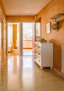 Ferienwohnung Les Oliviers über den Dächern von Nizza ruhig sonnig Meerblick Pool Tiefgarage Parkplatz