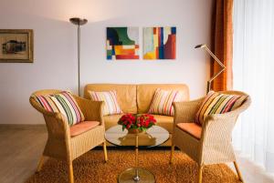 Ferienwohnung Les Oliviers über den Dächern von Nizza ruhig sonnig Meerblick Pool Tiefgarage Parkplatz