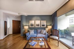 2 bedroom flat next to Acropolis