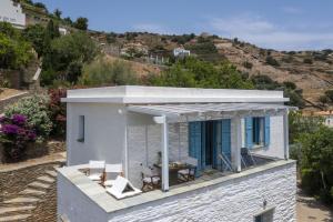 The White House by the beach - Wille, Andros