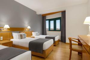 3 Twin Beds, Standard, Non-Smoking room in TRYP Montijo Parque Hotel