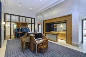 Splendid 2 BR Condo At Pentagon City