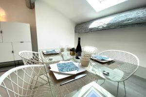 Appartements Le Minimaliste - Beautiful T2 in the city center with terrace : photos des chambres