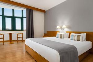 Standard Queen Room room in TRYP Montijo Parque Hotel