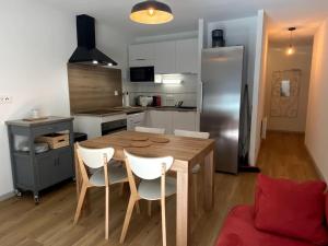 Appartements T3 centre ville avec parking, balcon et wifi. 5P. : photos des chambres