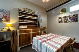 Appartements T3 with the charm of the old located in a residential area of Tours : photos des chambres