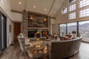 Bouldercrest at Eagles Nest