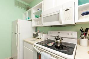 Charming family condo - walking distance to beach by Mustang Island, Sleeps Four, 2025 Traveler Award