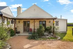 Scimitar Guesthouse, Firepit, sleeps 3 - Morris Ranch