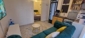 Hipsonic Studio Apartment RaceCourse Gardens