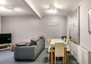 Entire House, 4 Bed Sleeps 8 Superhost Montrose